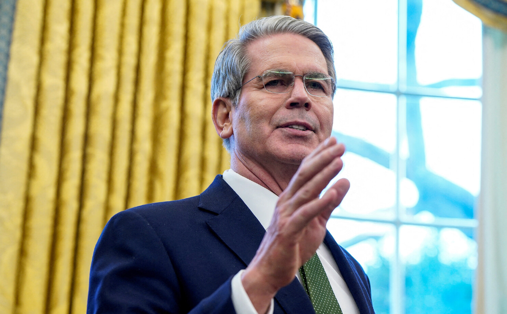 США зняли санкції з іранської нафти, яка "застрягла" у морі, - Бессент